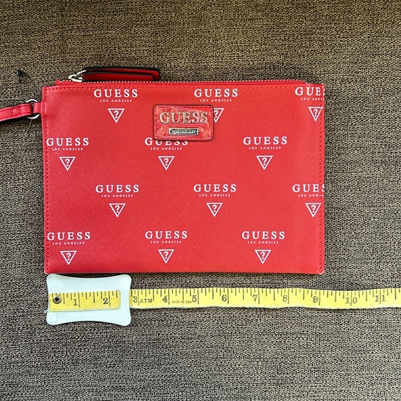 New Guess Wristlet Signature Logo in Red - Picture 13 of 16